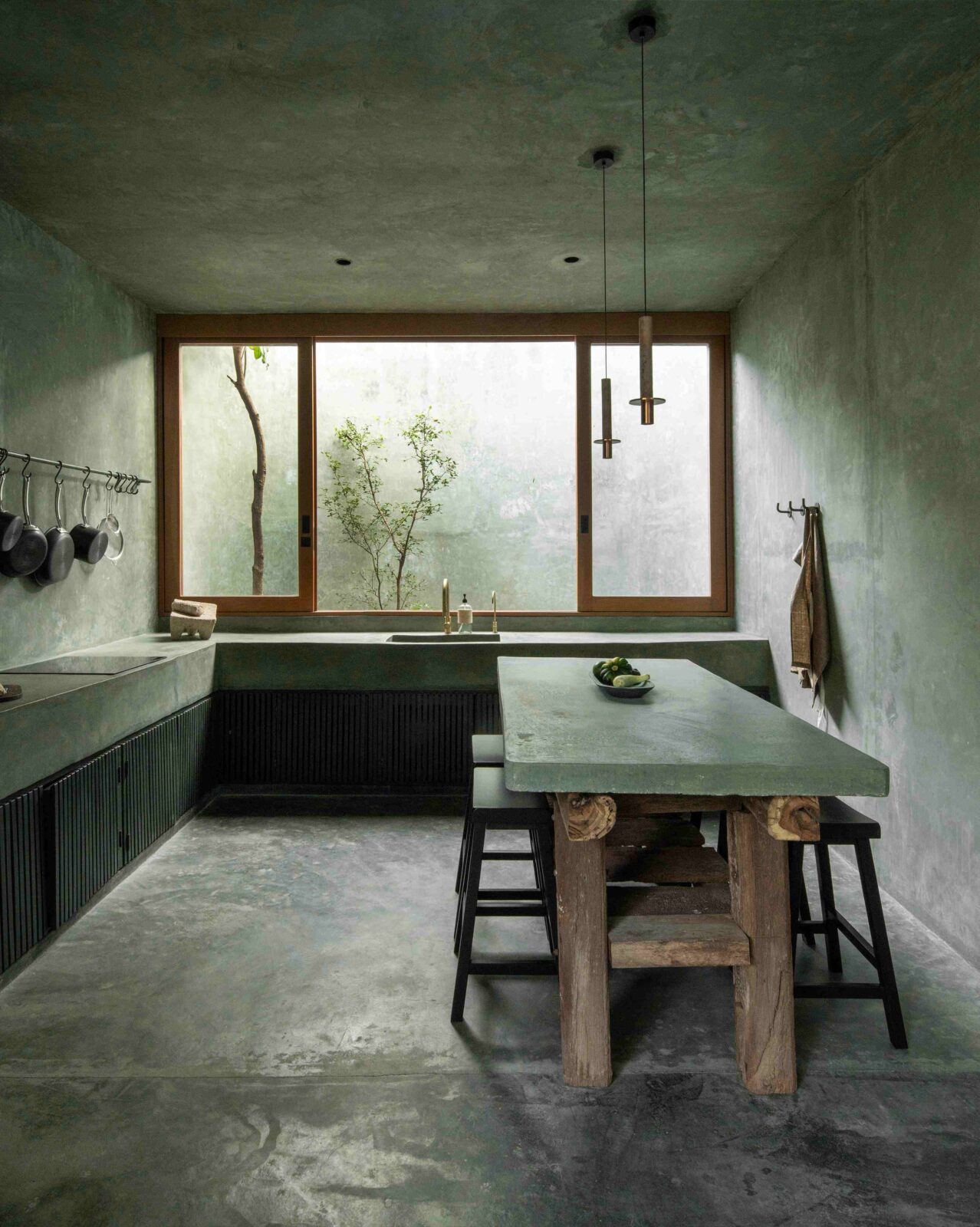 Casa Gruta by Salvador Román & Adela Mortera