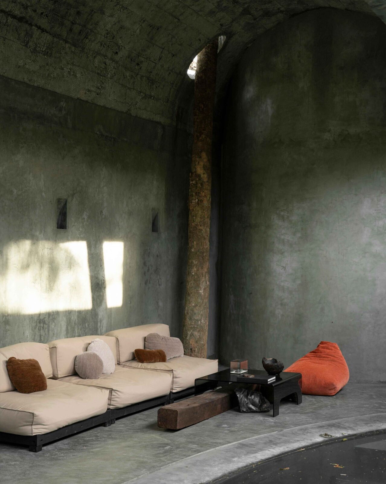 Casa Gruta by Salvador Román & Adela Mortera