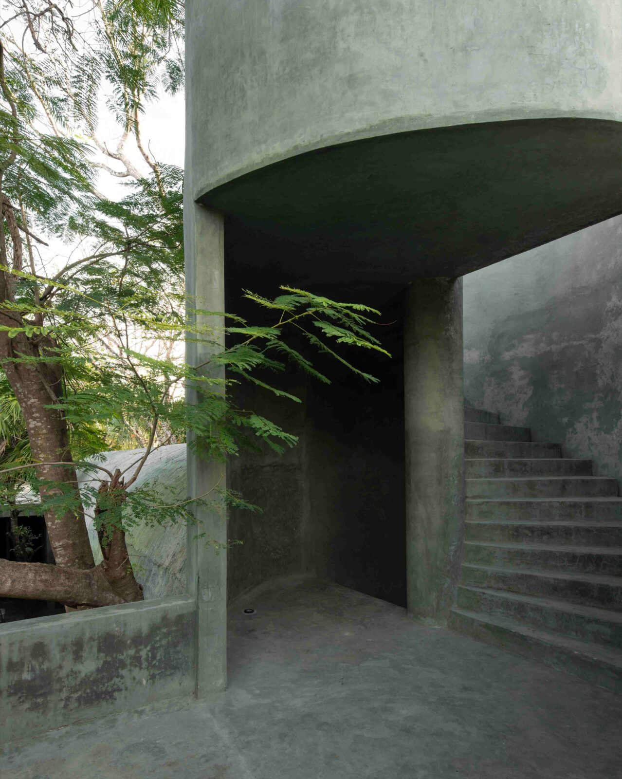 Casa Gruta by Salvador Román & Adela Mortera