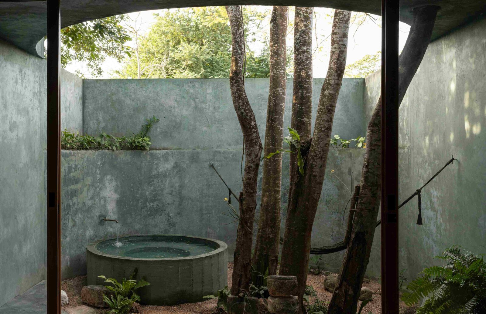 Casa Gruta by Salvador Román & Adela Mortera