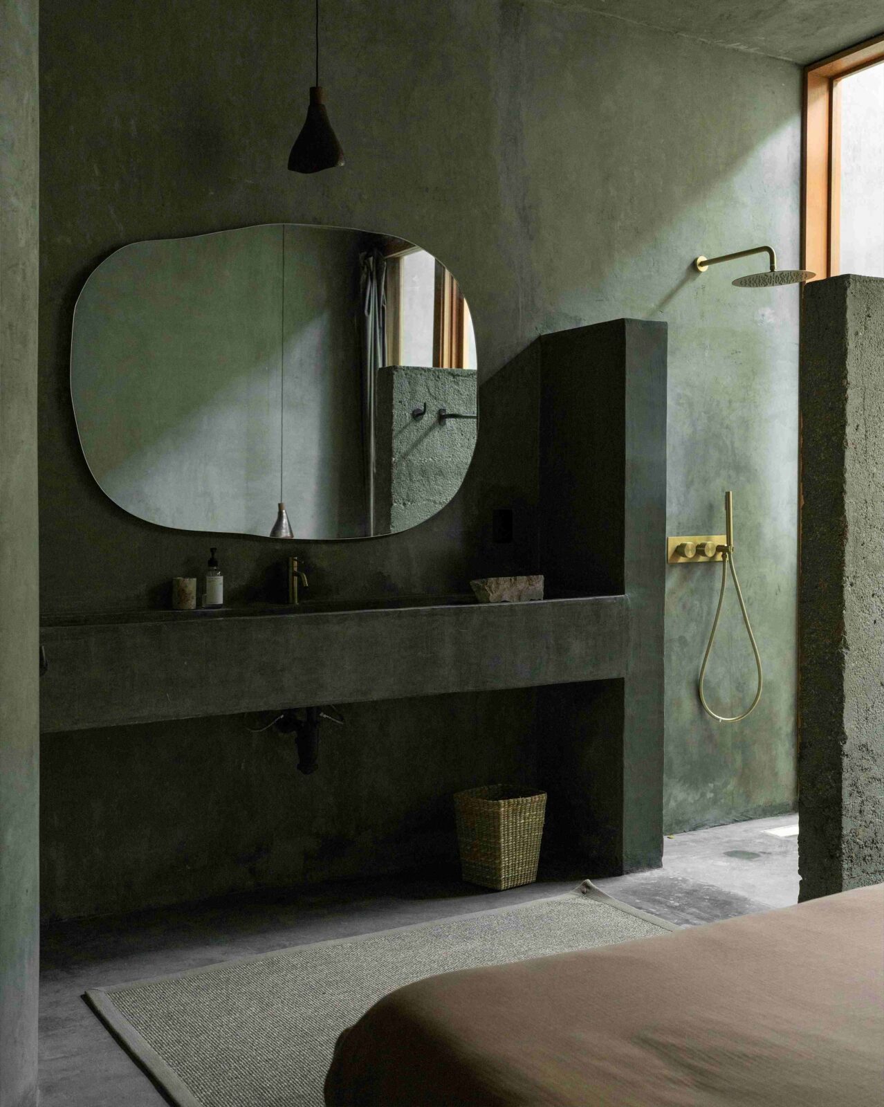 Casa Gruta by Salvador Román & Adela Mortera