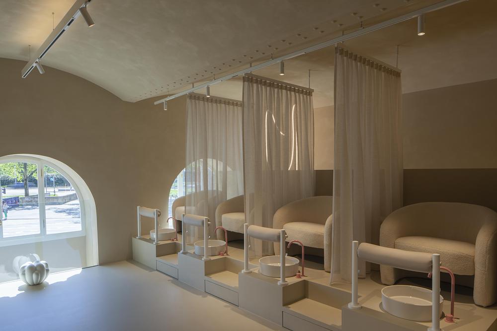 Peaches nail salon Vienna by destilat Design Studio