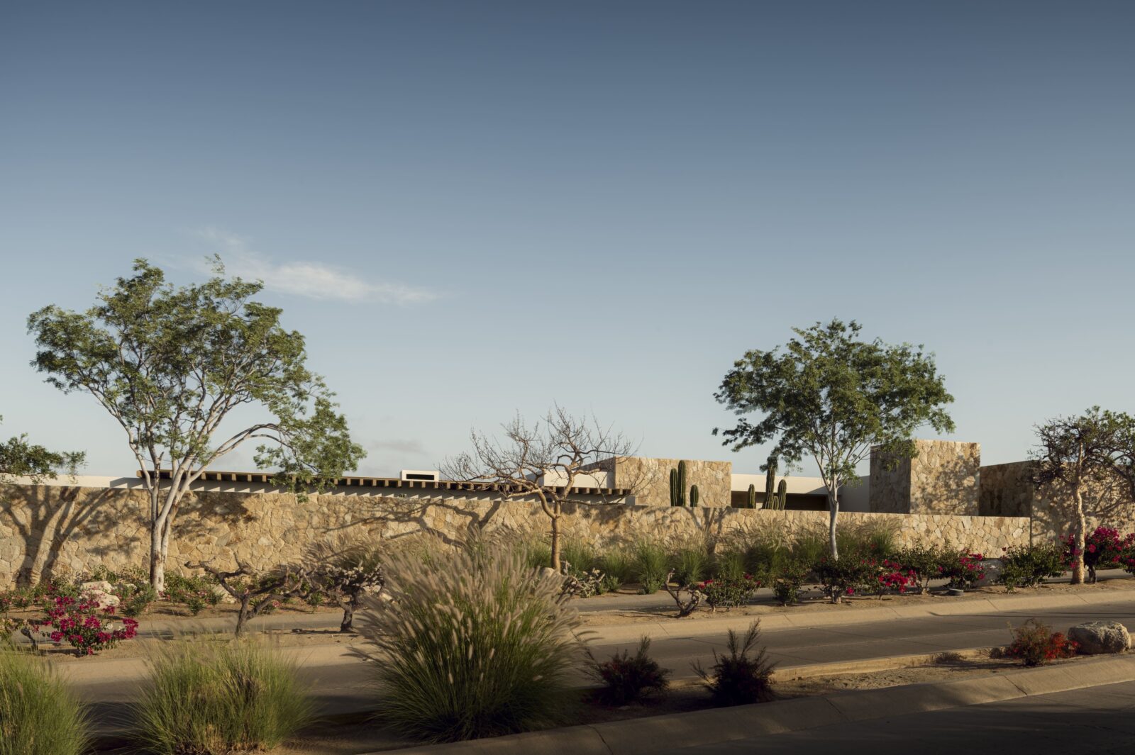 Casa La Vista by MEDEZA, CDQ&VERTEBRAL