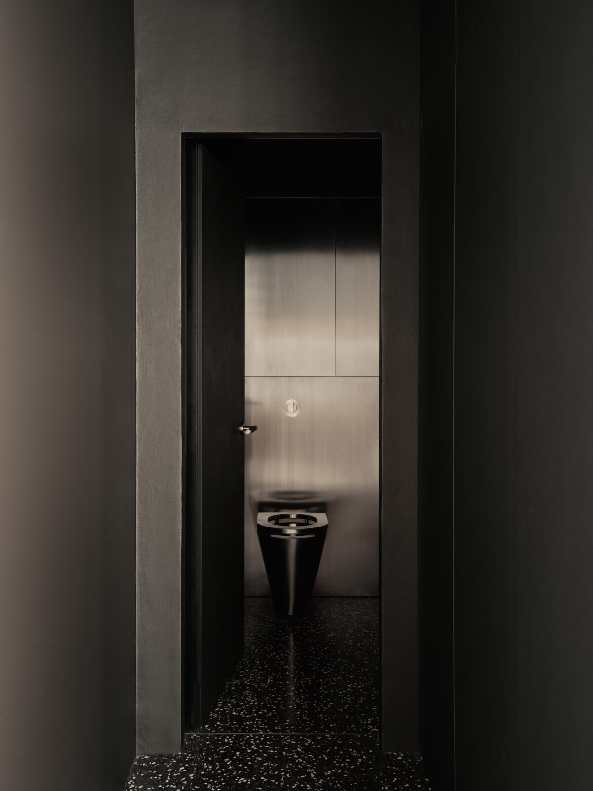 B32 apartment by Studio Karhard