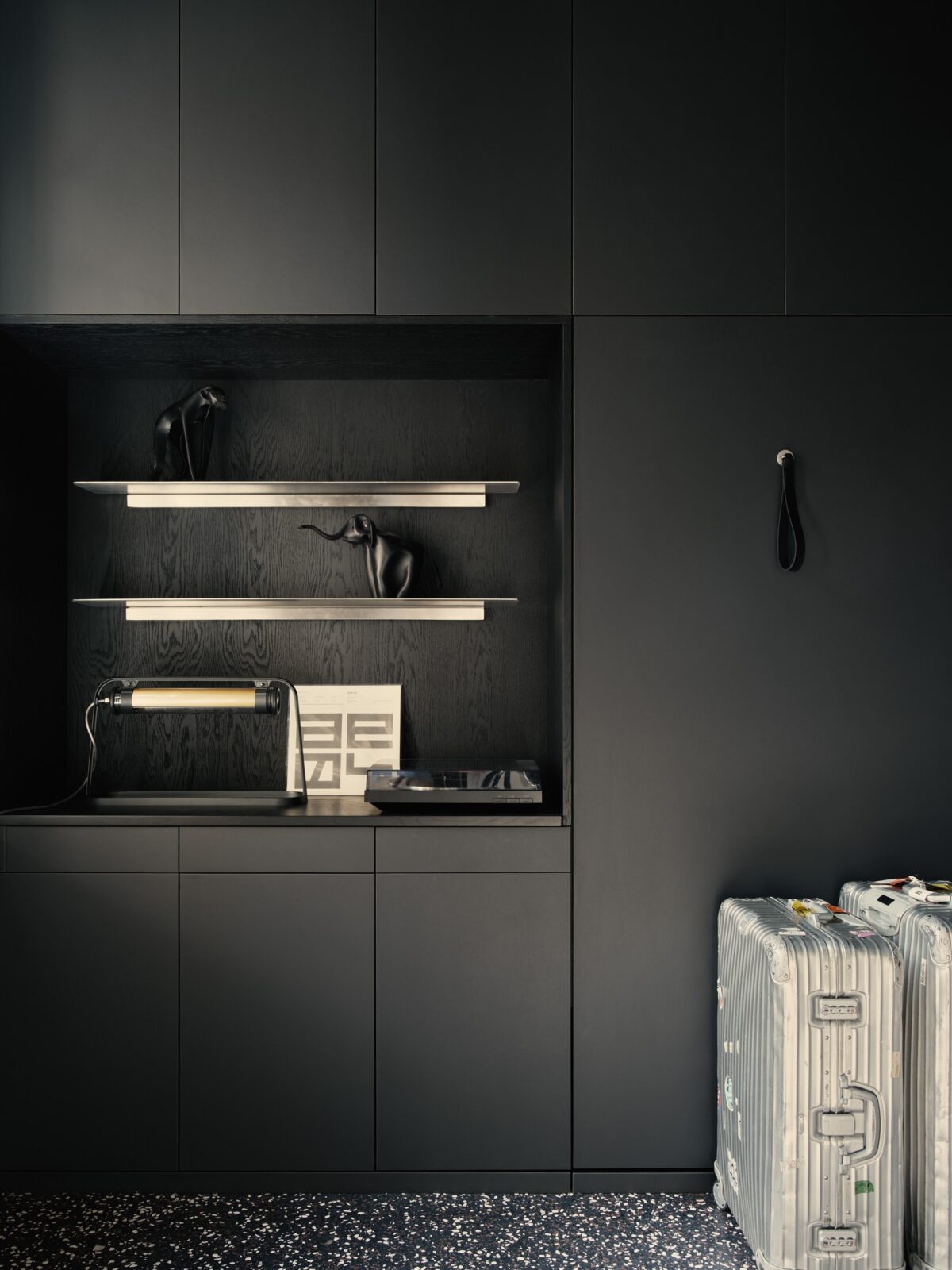 B32 apartment by Studio Karhard
