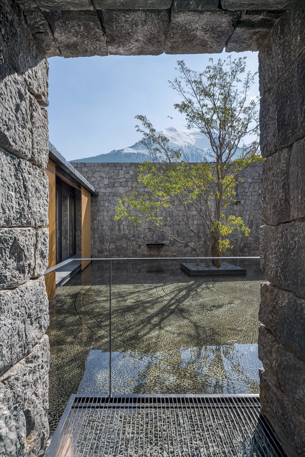 Casa Nguluko by Li Xiaodong Atelier