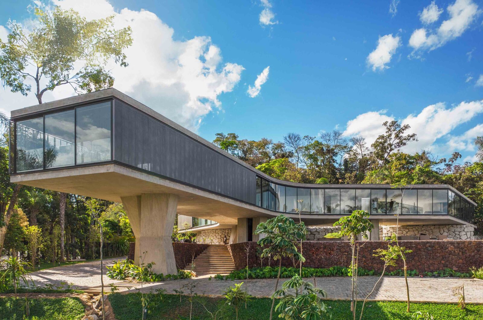Xingu House by Tetro Arquitetura