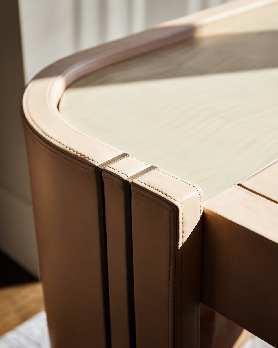 James Desk corners