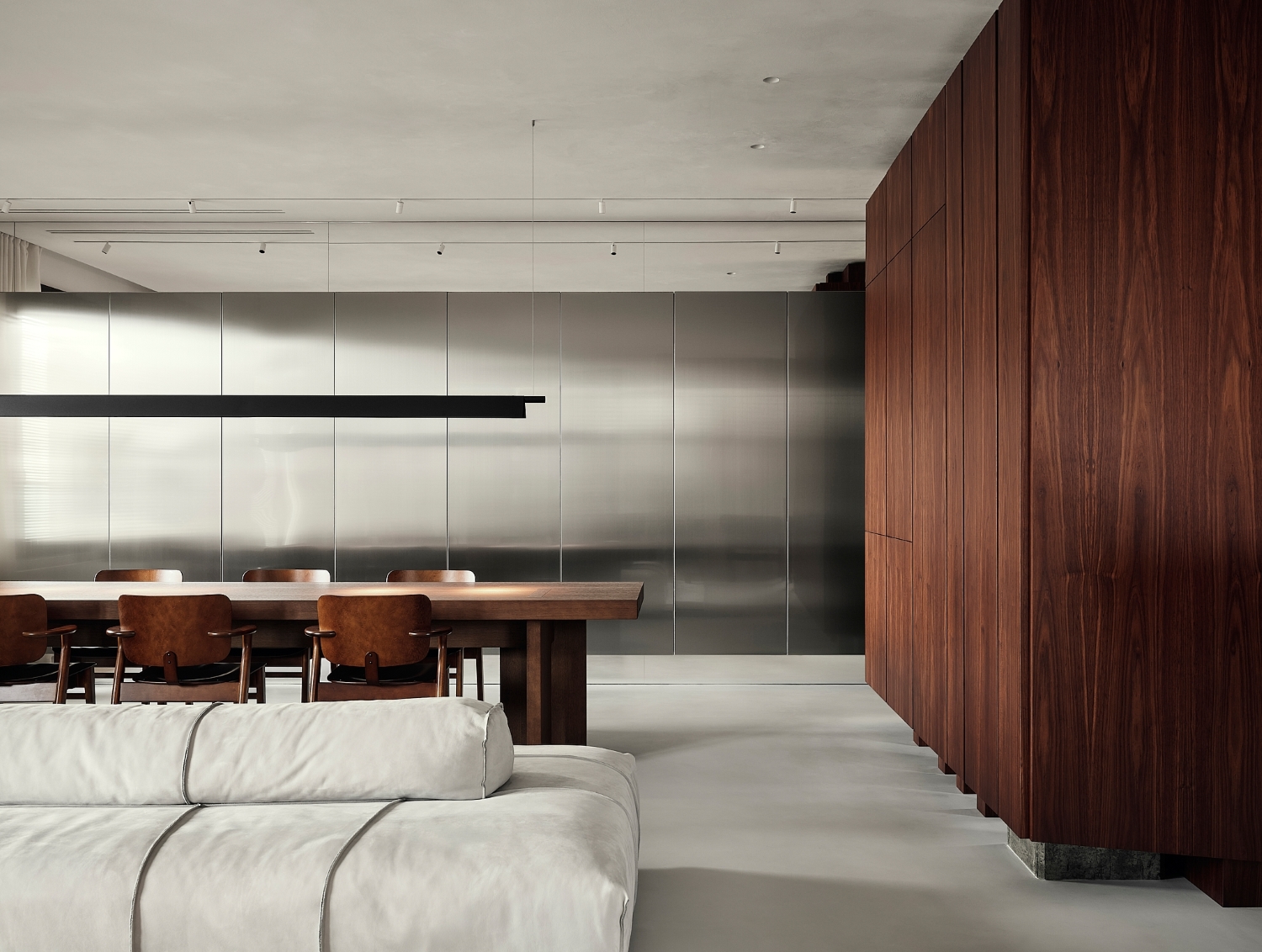 V8 apartment