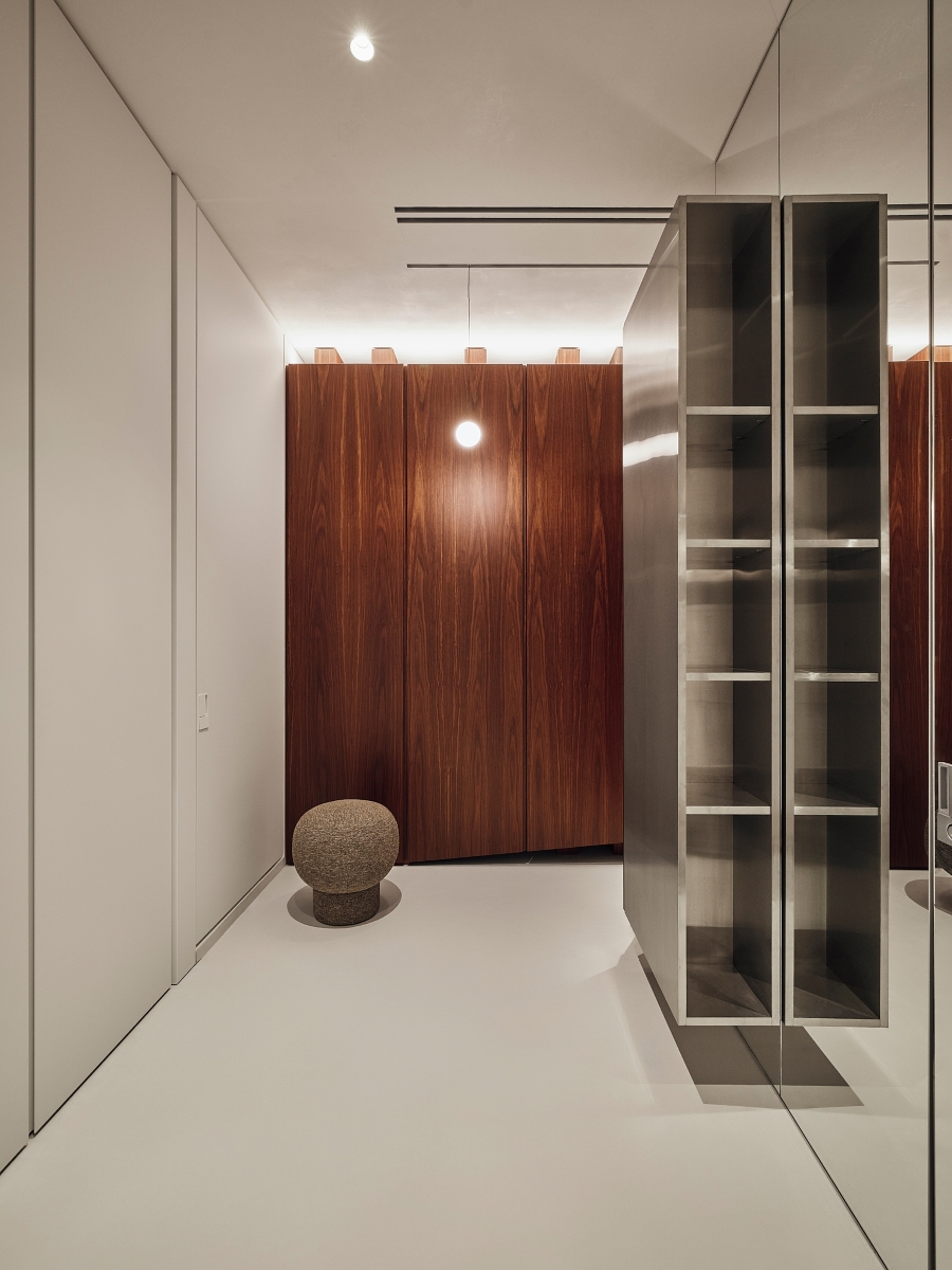 V8 apartment