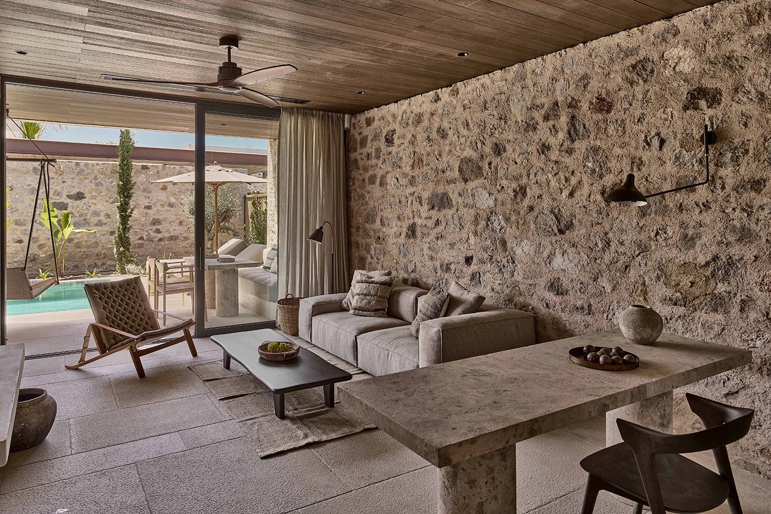 Theros All Suite Hotel by Mastrominas Architecture