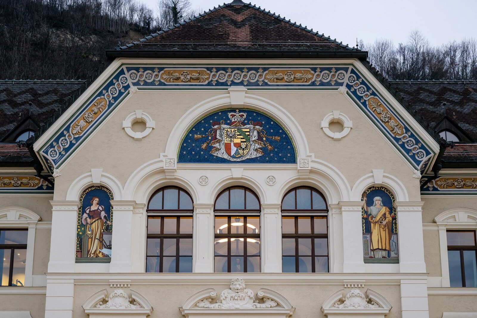 Fürst Johannes Saal chandelier by Lightsphere Gmbh and Markus Bischof Produkt Design