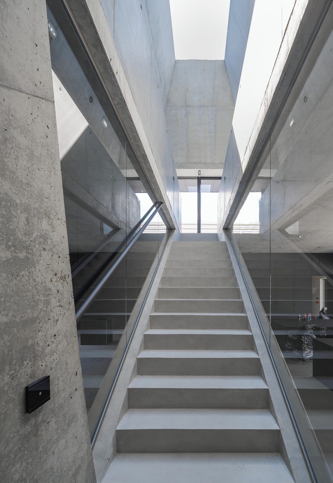 Gambit office-warehouse by KWK Promes