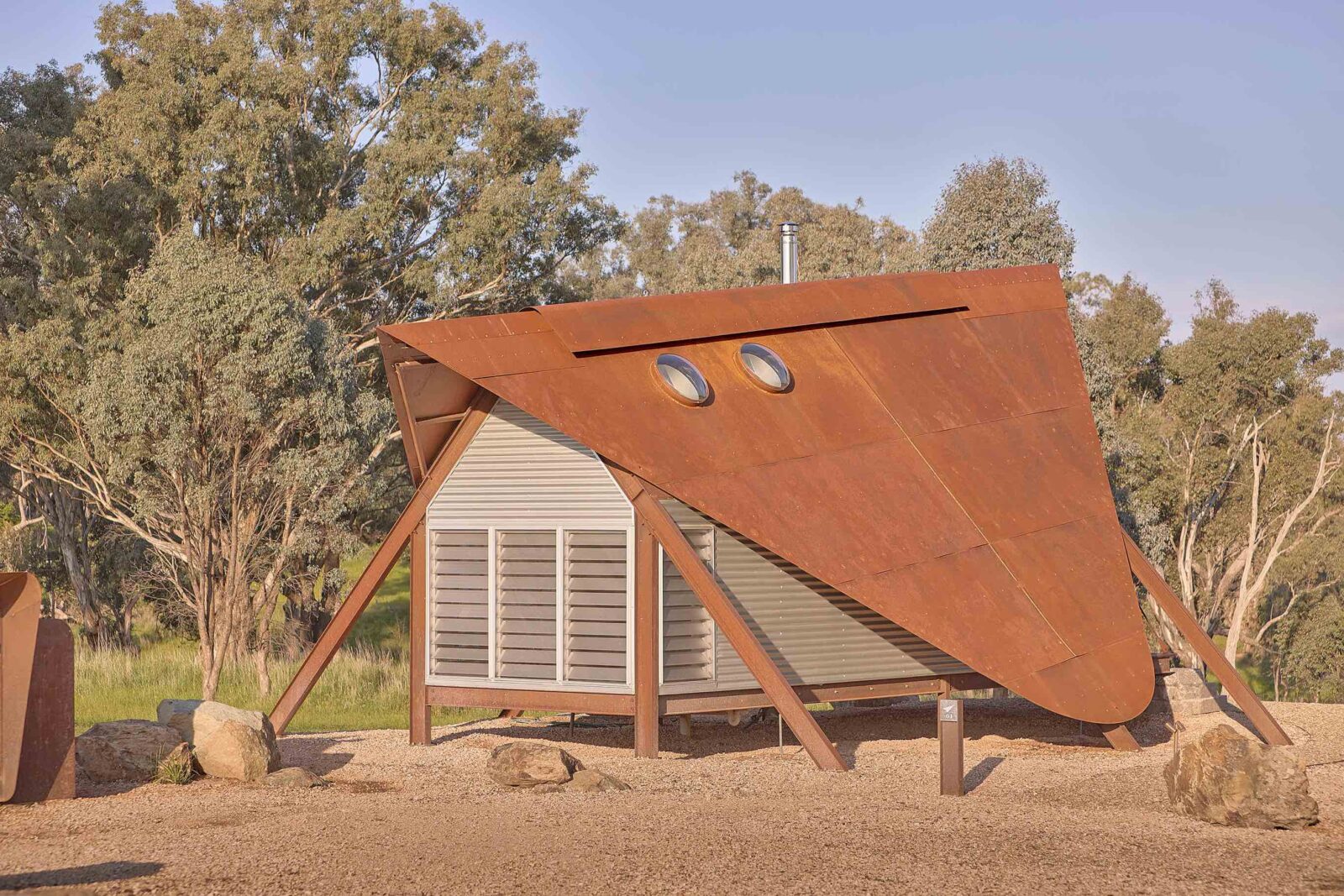 PC3 steel cabins by Casey Brown Architecture