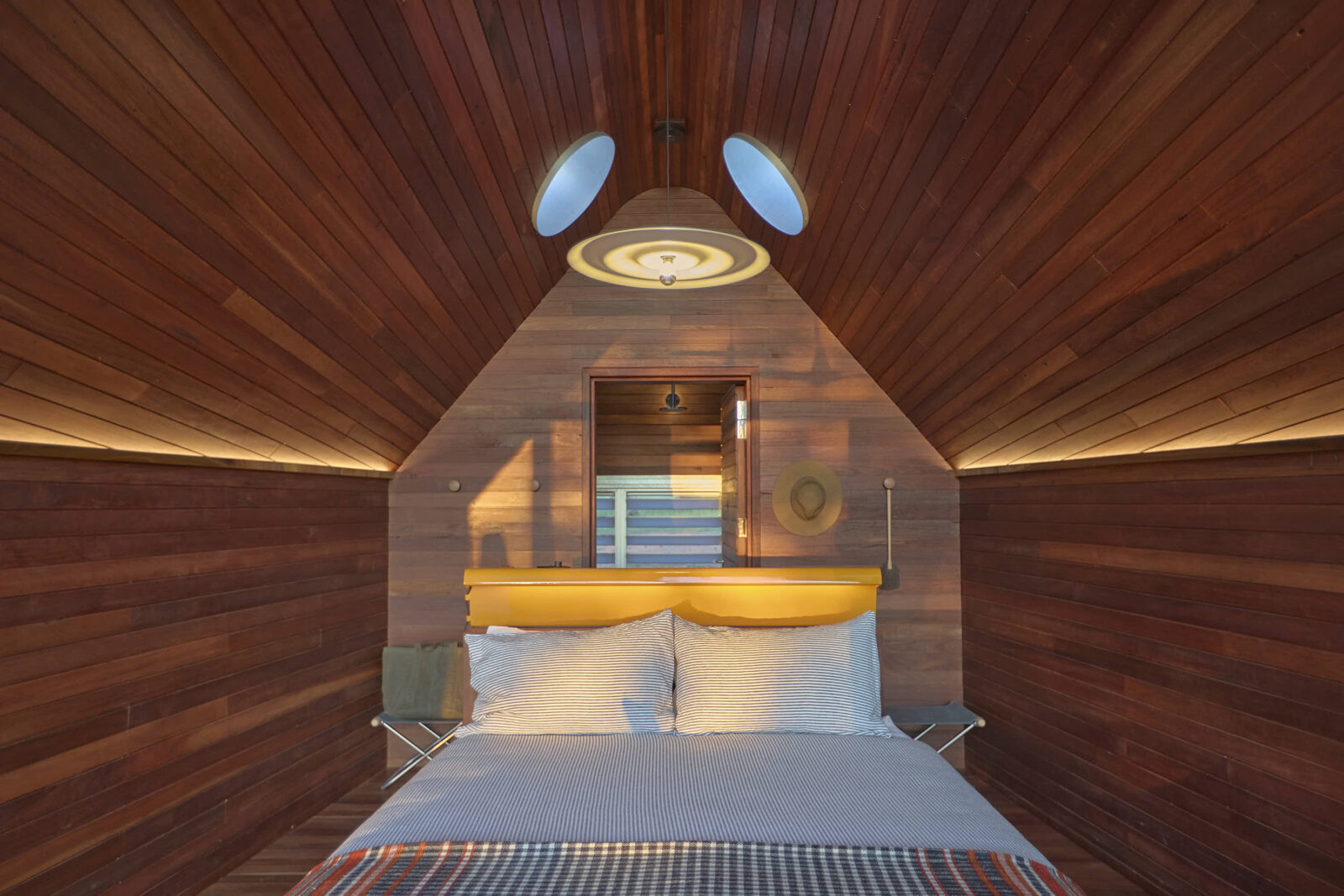 PC3 steel cabins by Casey Brown Architecture