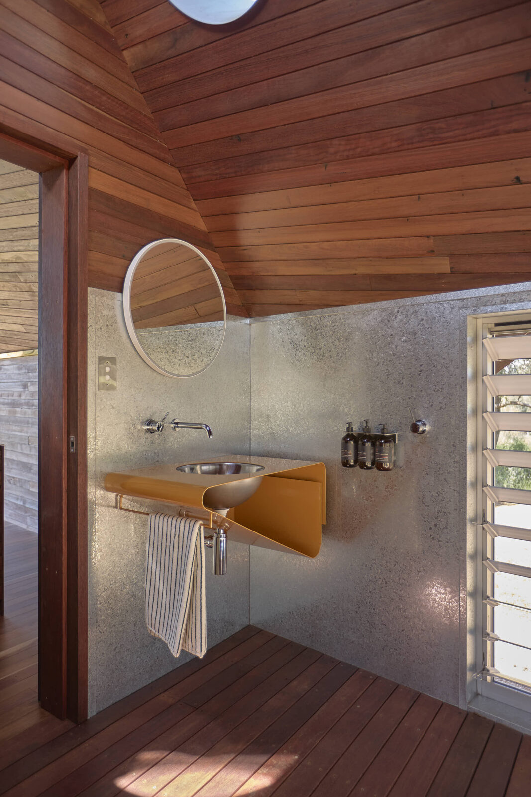 PC3 steel cabins by Casey Brown Architecture