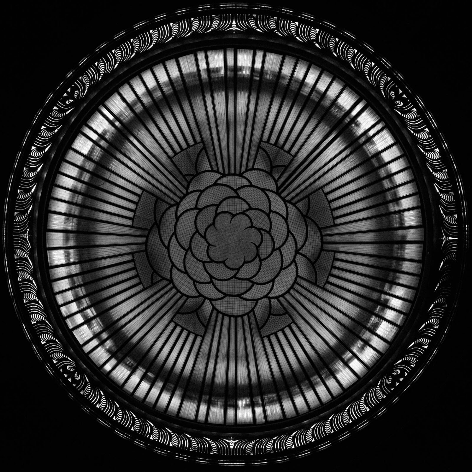 The Shield of Light in the Théâtre des Champs-Élysées by ProjetScénie
