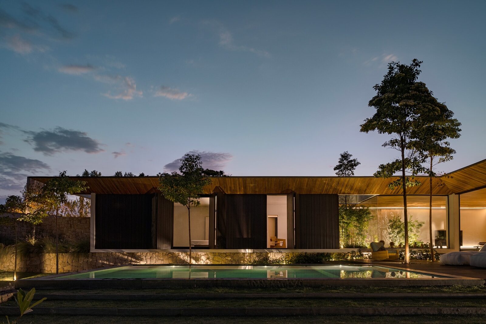 Guaimbê House by Padovani Arquitetos