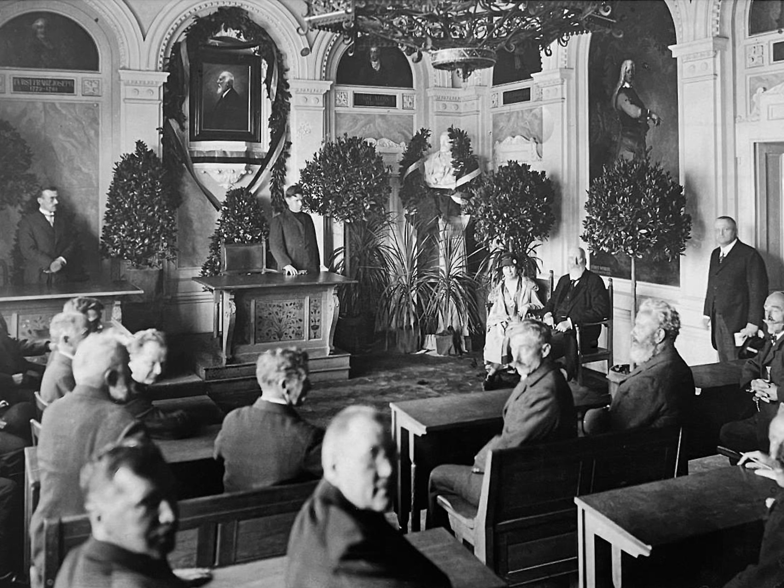 Fürst Johannes Saal chandelier by Lightsphere Gmbh and Markus Bischof Produkt Design