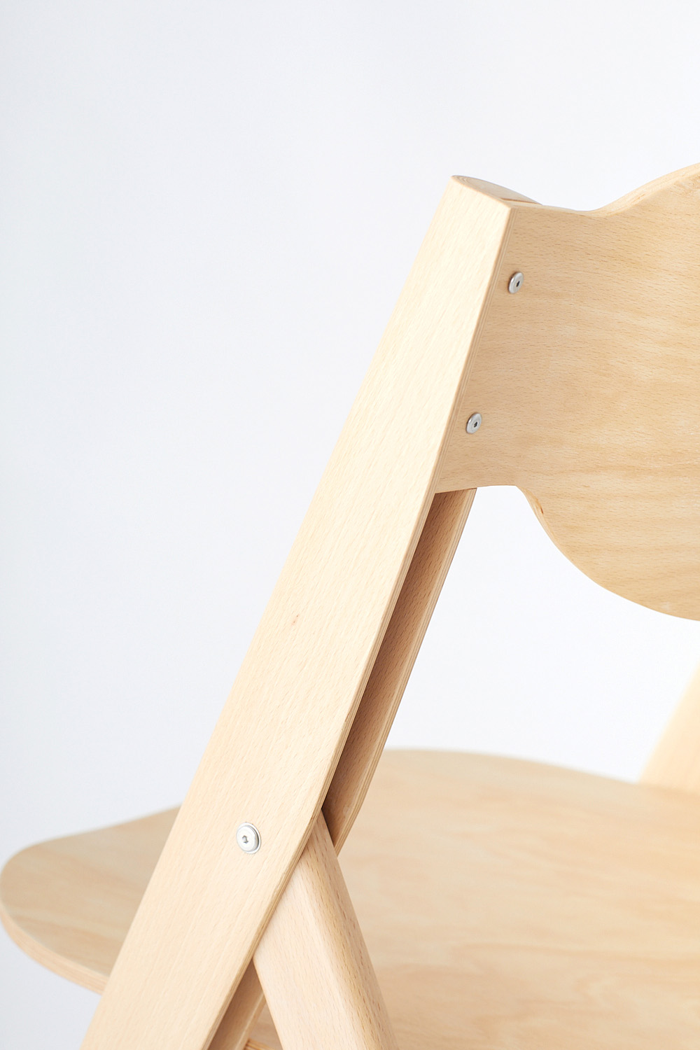 The Pitta chair by Allysa Kim
