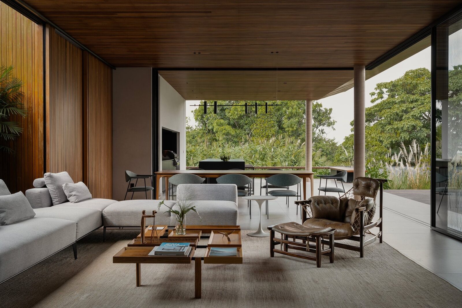 Guaimbê House by Padovani Arquitetos