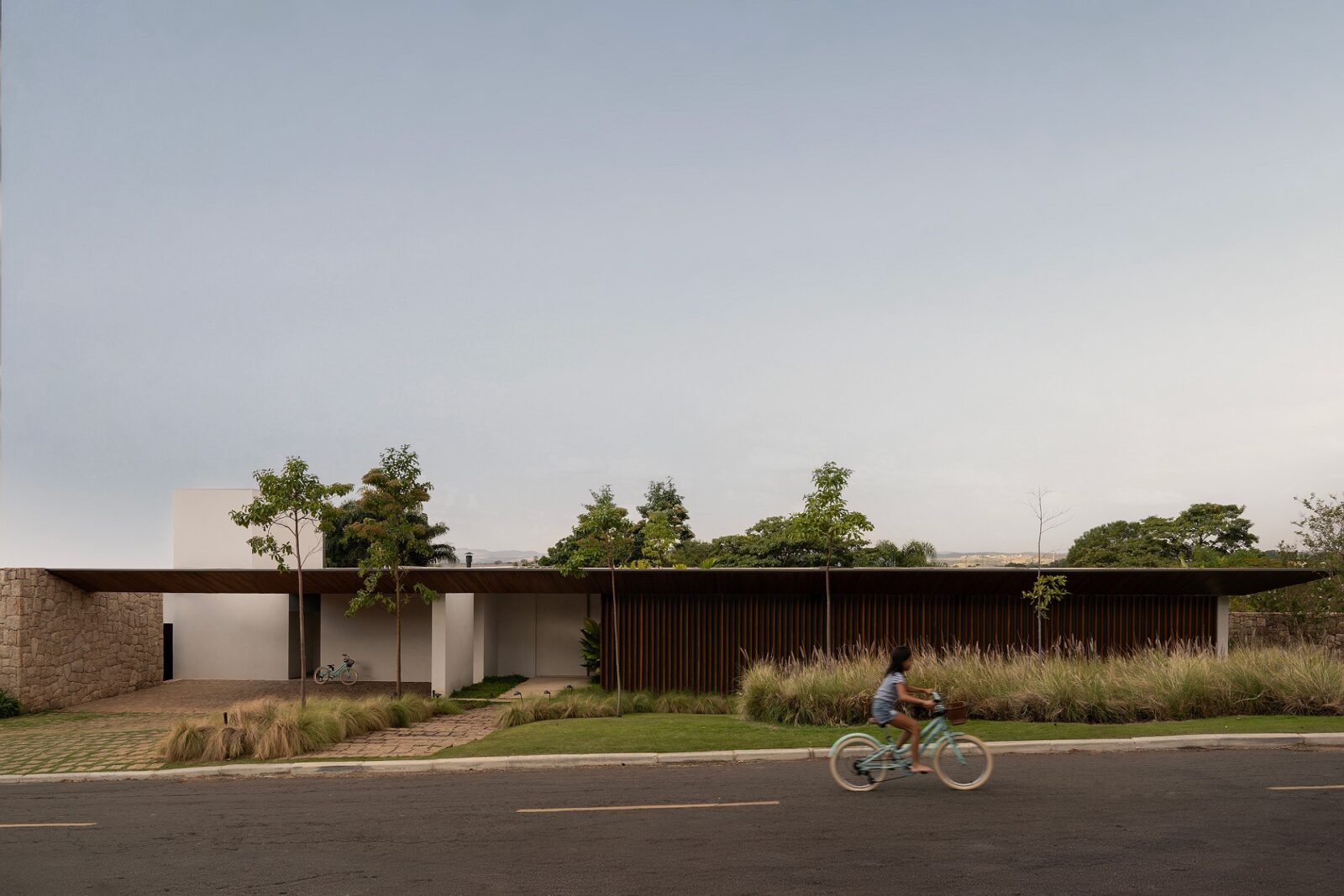 Guaimbê House by Padovani Arquitetos