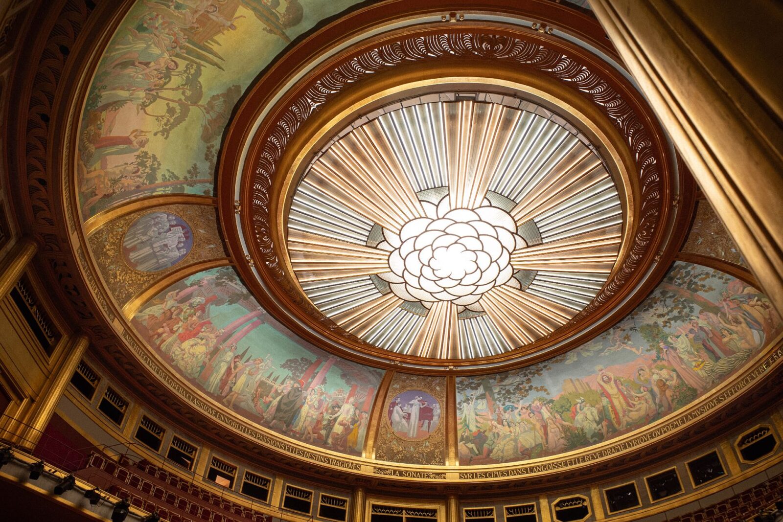 The Shield of Light in the Théâtre des Champs-Élysées by ProjetScénie