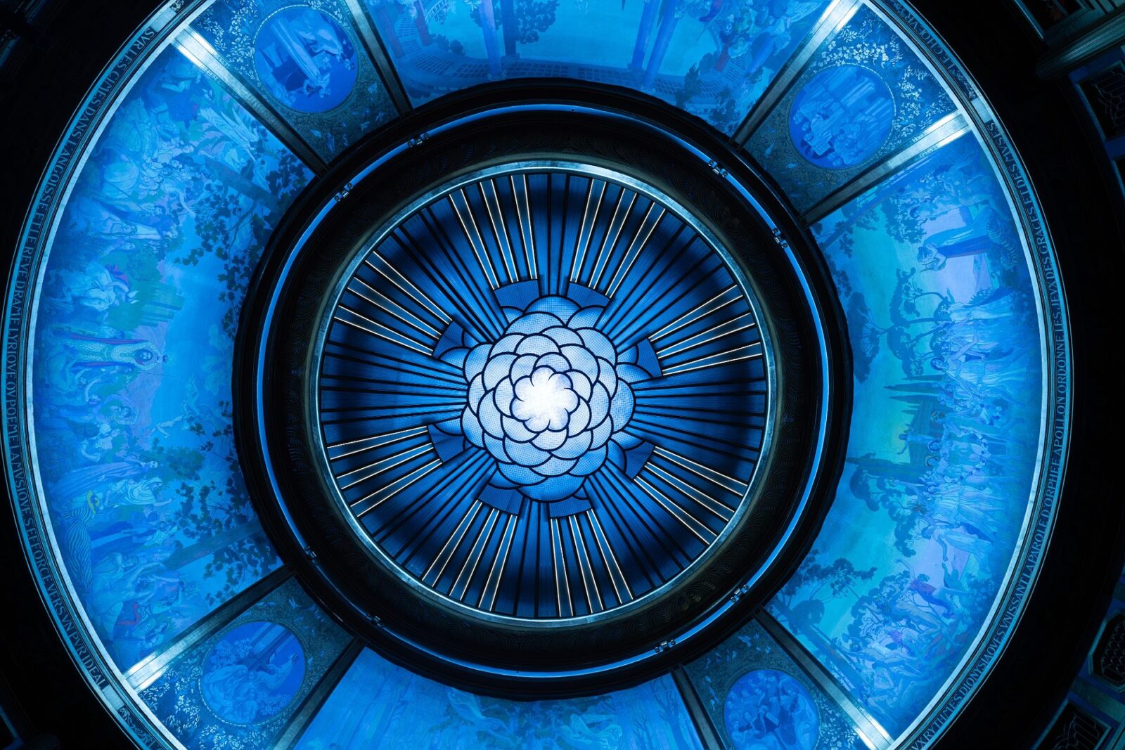 The Shield of Light in the Théâtre des Champs-Élysées by ProjetScénie