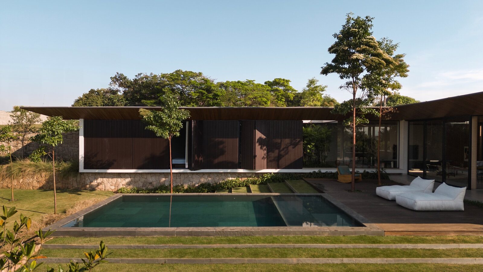 Guaimbê House by Padovani Arquitetos