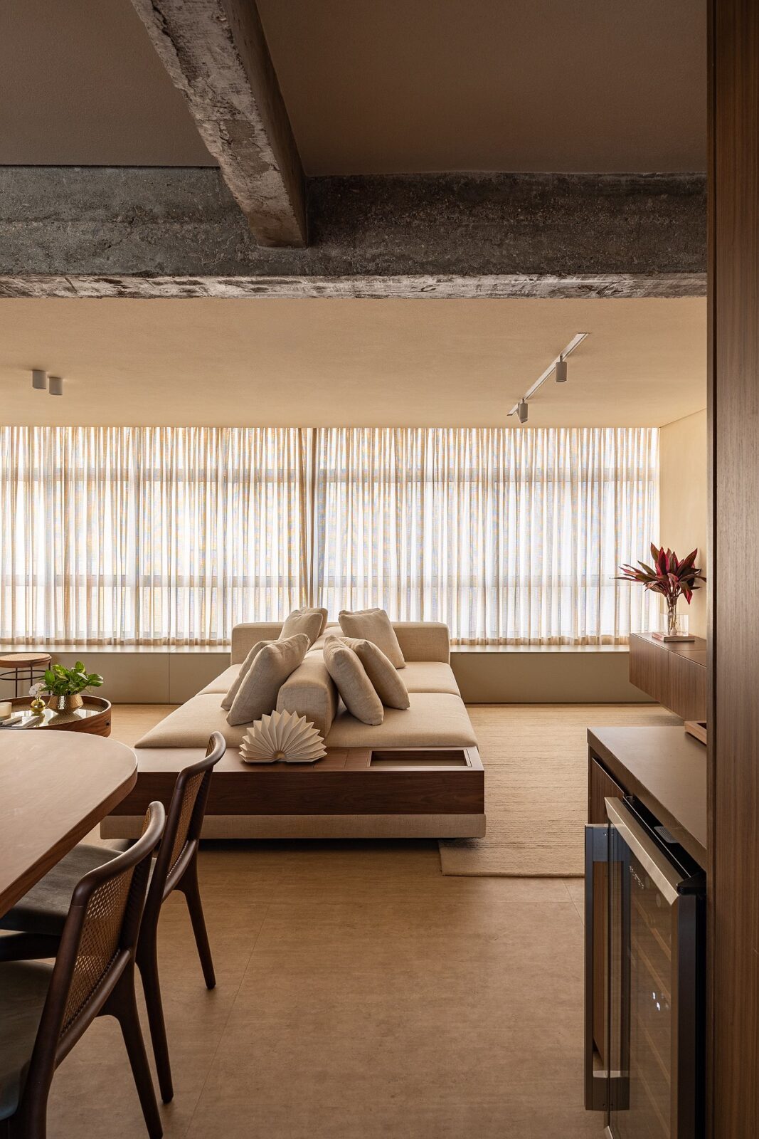 Apartment Jardins by AVAA Arquitetura
