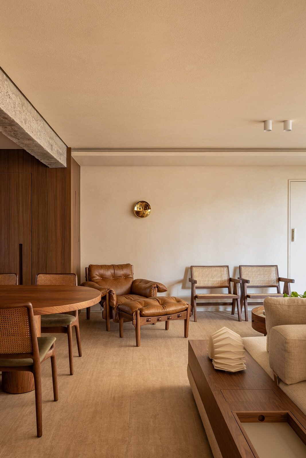 Apartment Jardins by AVAA Arquitetura