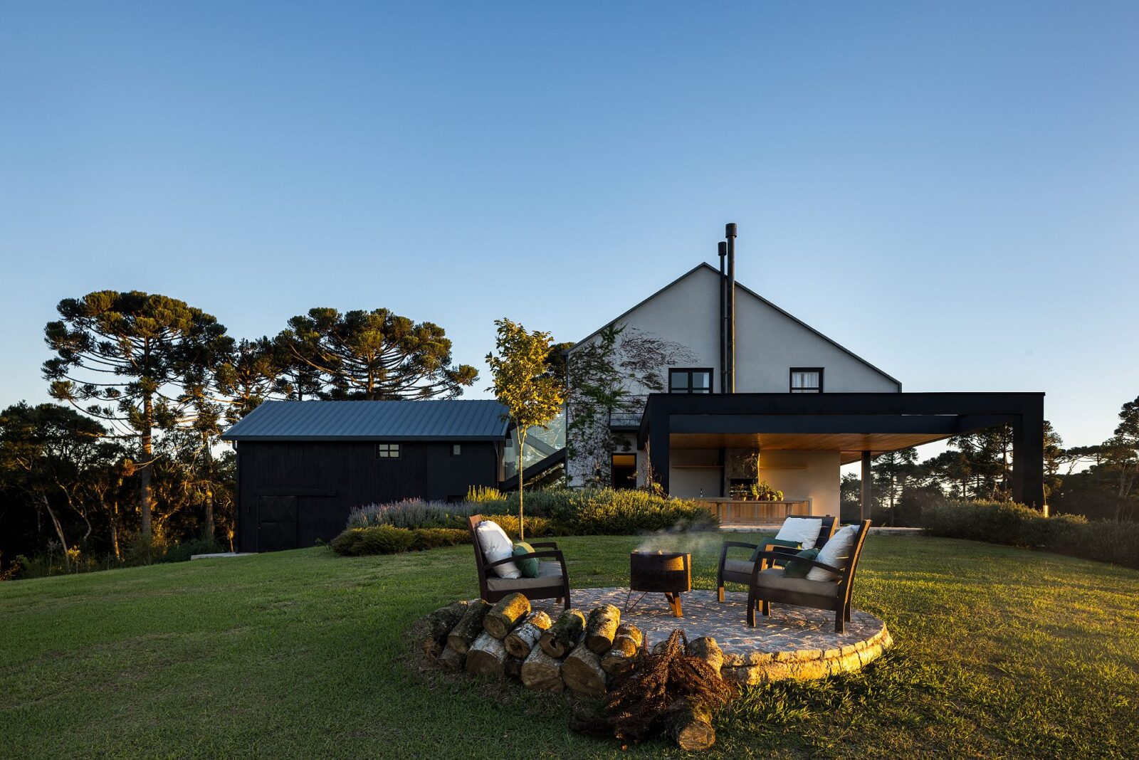 Casa Terra by Nola Arquitetura