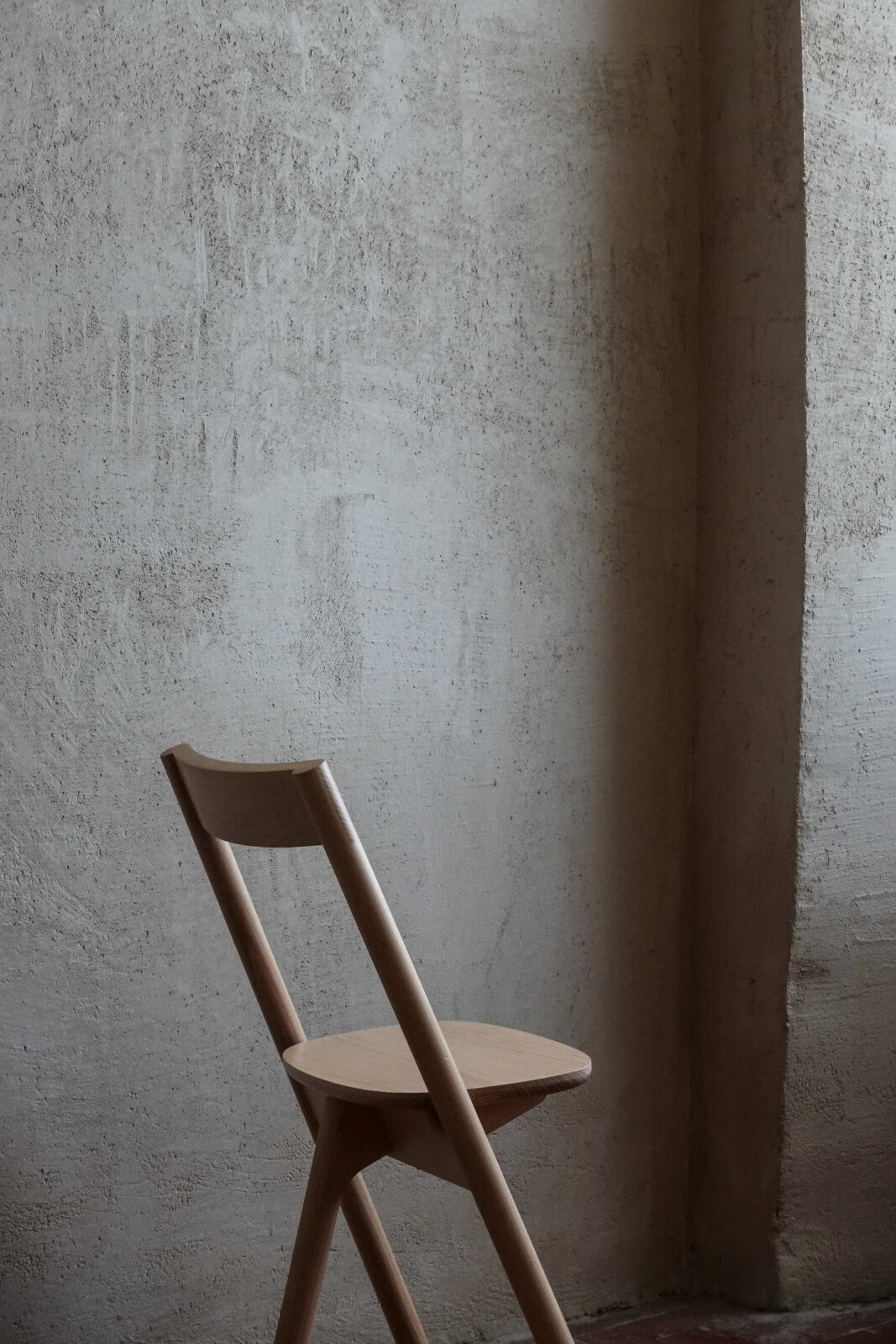 Mezza chair by Ignacio Merino