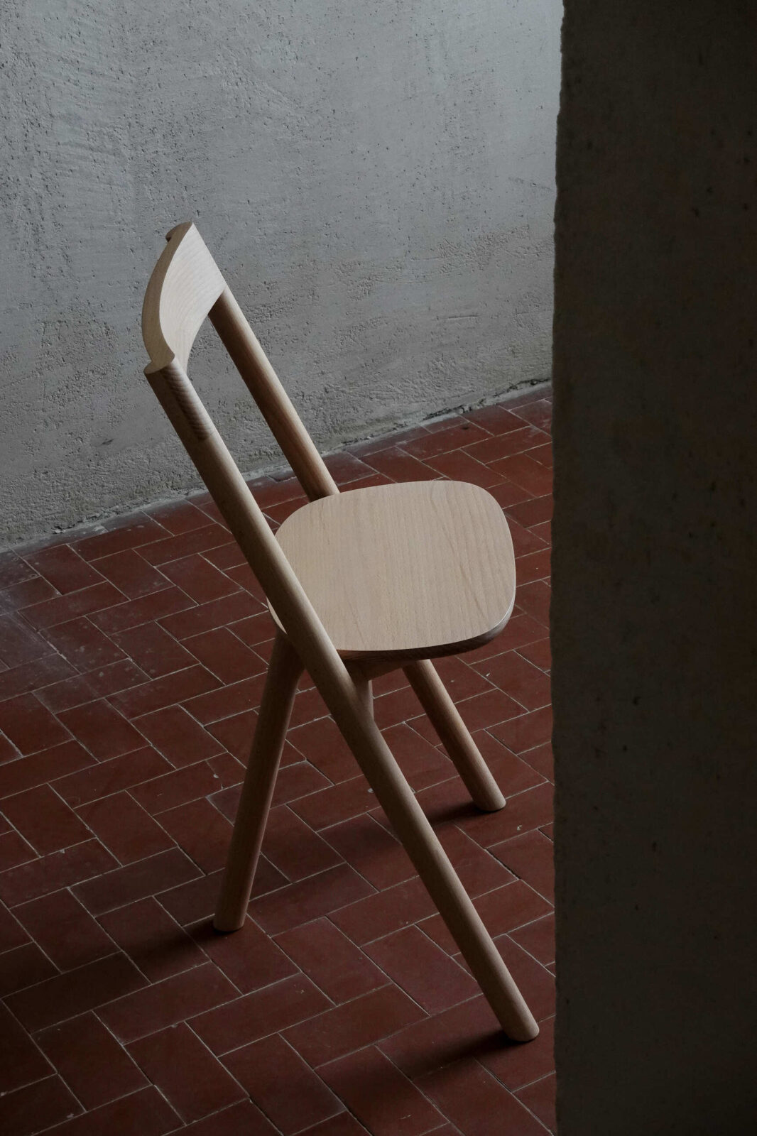 Mezza chair by Ignacio Merino