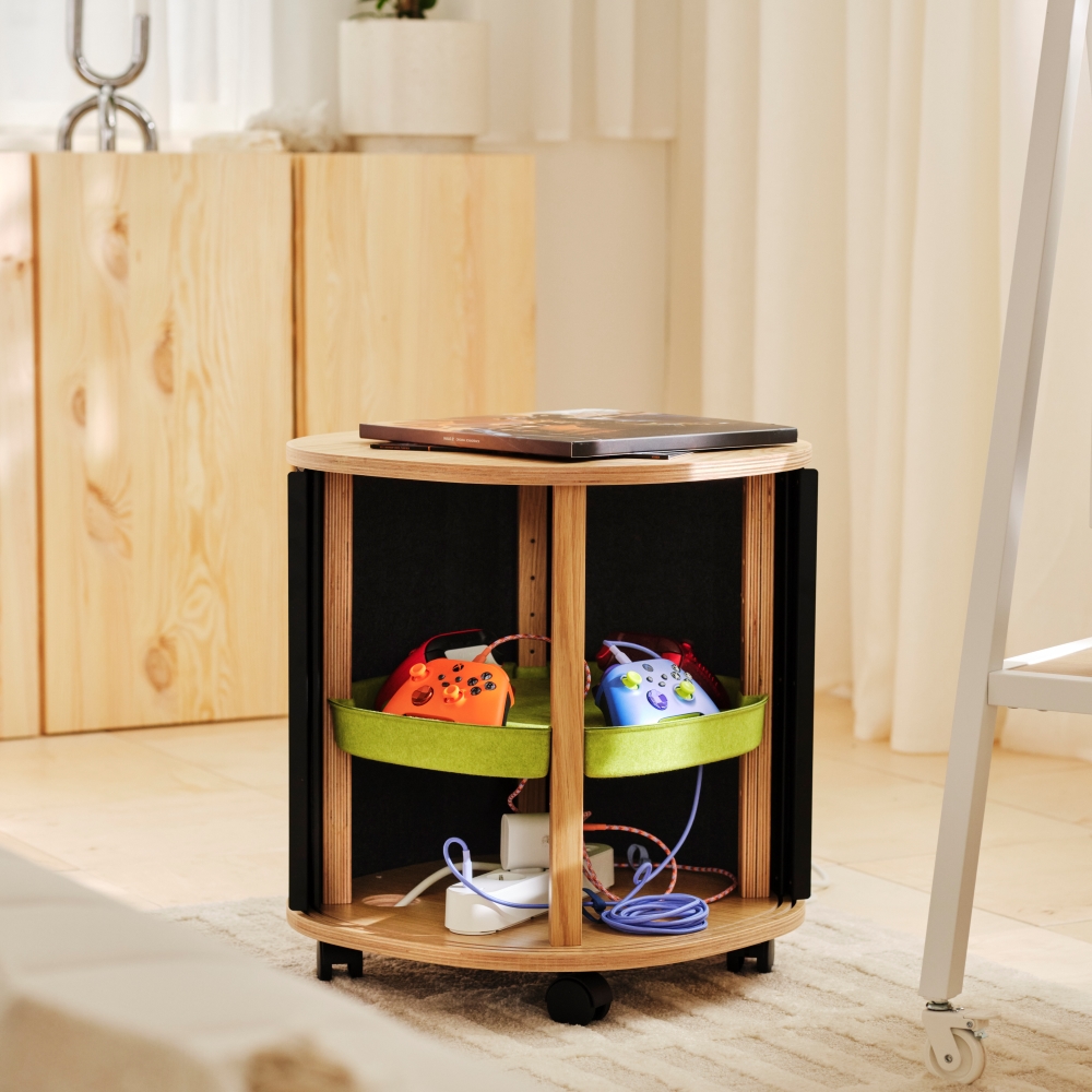 Gaming storage stand on castors