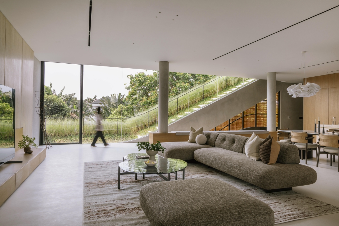 Living area on upper level