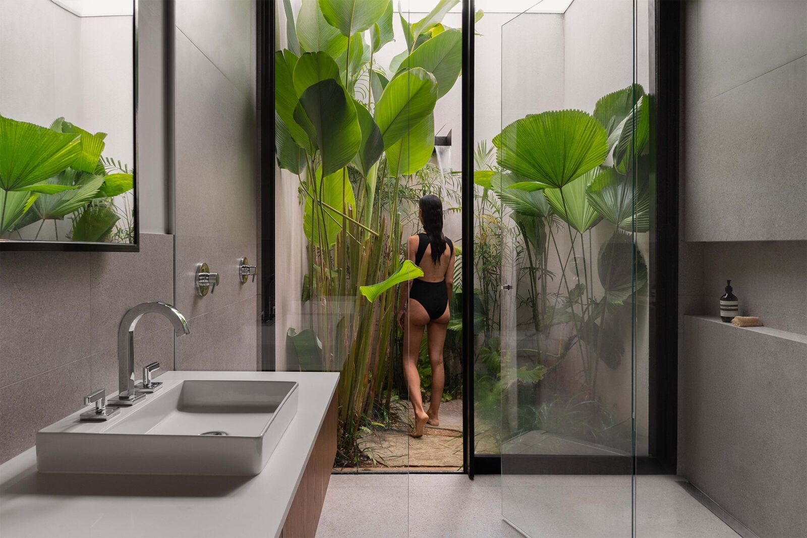 Guaimbê House by Padovani Arquitetos
