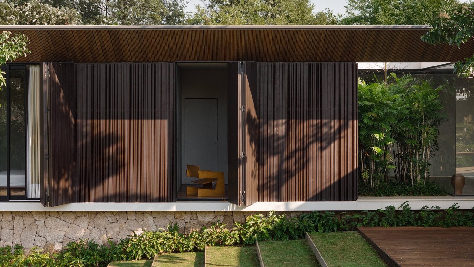 Guaimbê House by Padovani Arquitetos