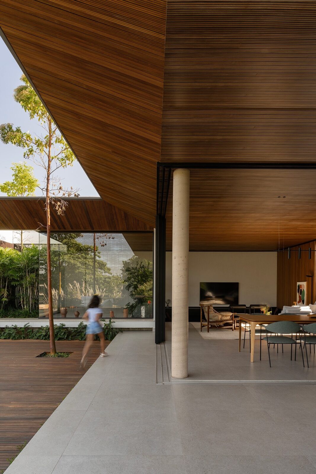 Guaimbê House by Padovani Arquitetos