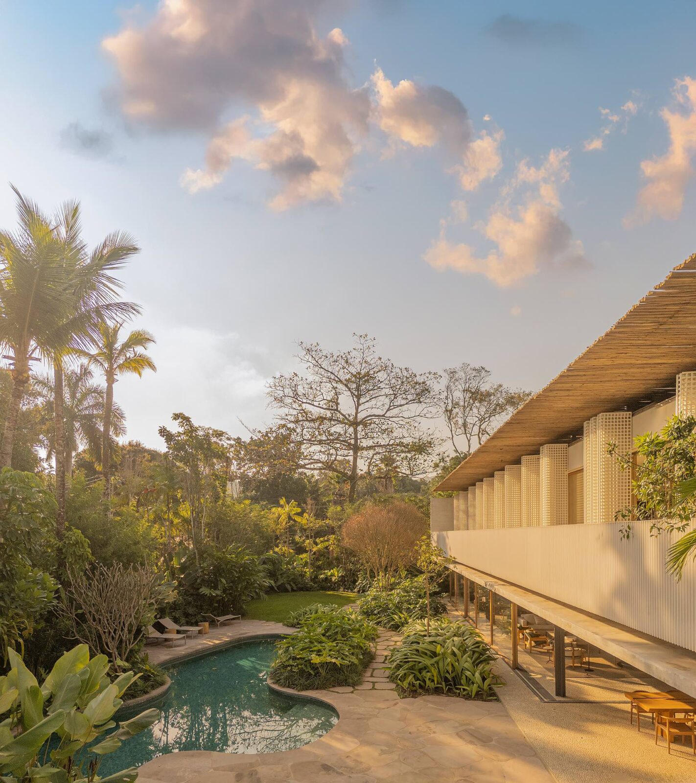 Biribinhas House by Studio MK27 and Rodrigo Oliveira Paisagismo