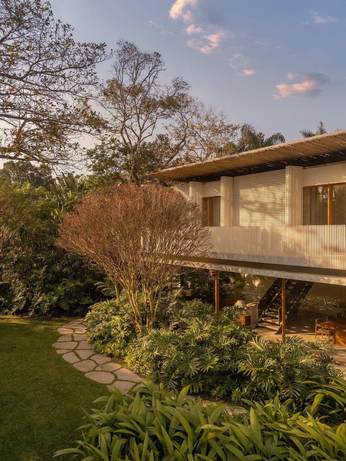Biribinhas House by Studio MK27 and Rodrigo Oliveira Paisagismo