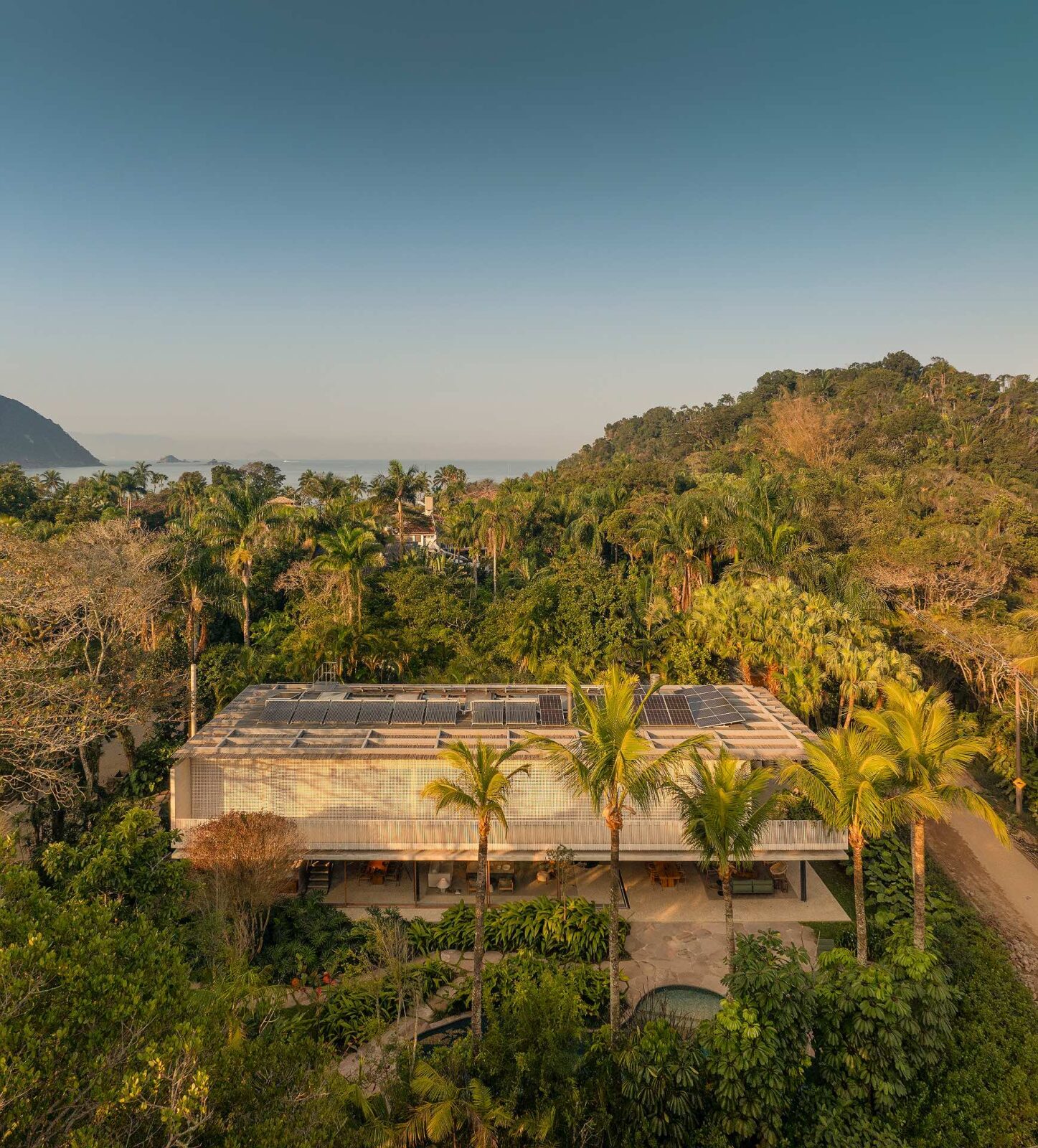 Biribinhas House by Studio MK27 and Rodrigo Oliveira Paisagismo