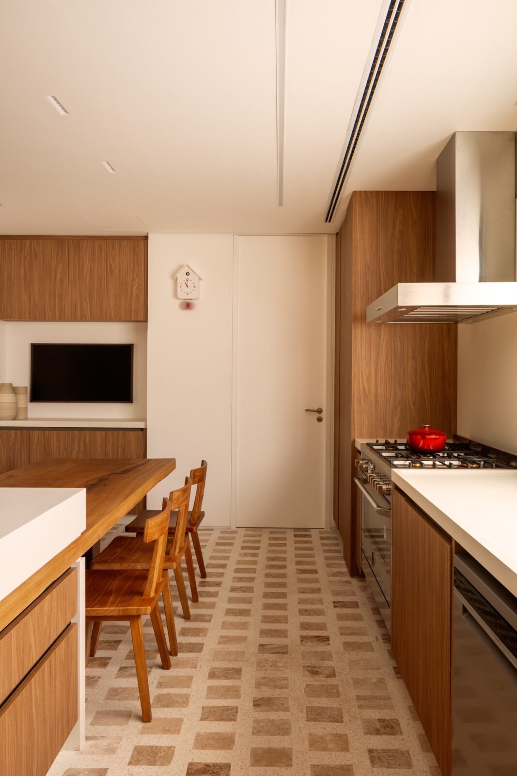 AC Apartment by Kiko Castello Branco Arquitetura