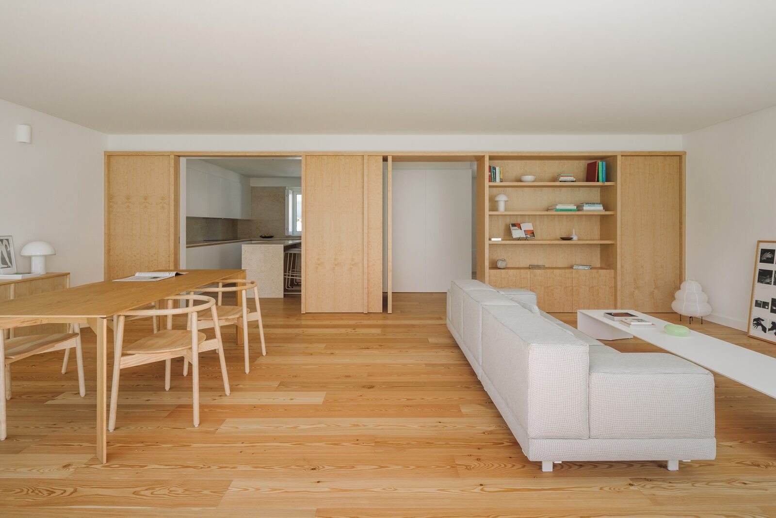 House in David Melgueiro by Aurora Arquitectos