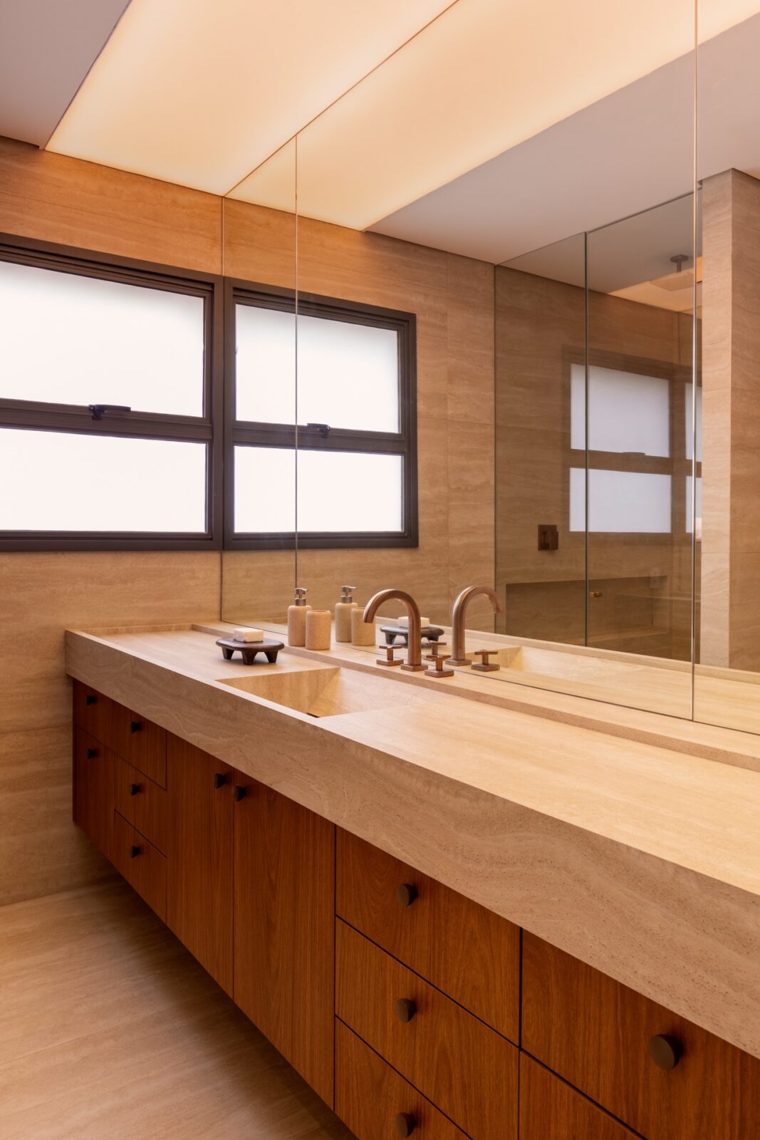 AC Apartment by Kiko Castello Branco Arquitetura