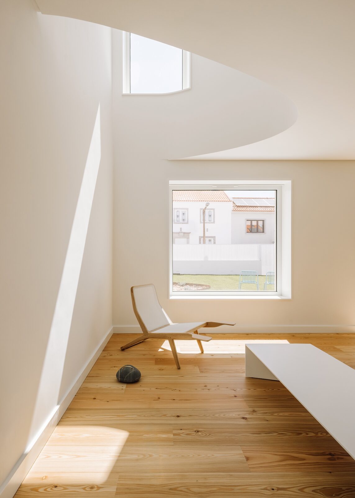 House in David Melgueiro by Aurora Arquitectos