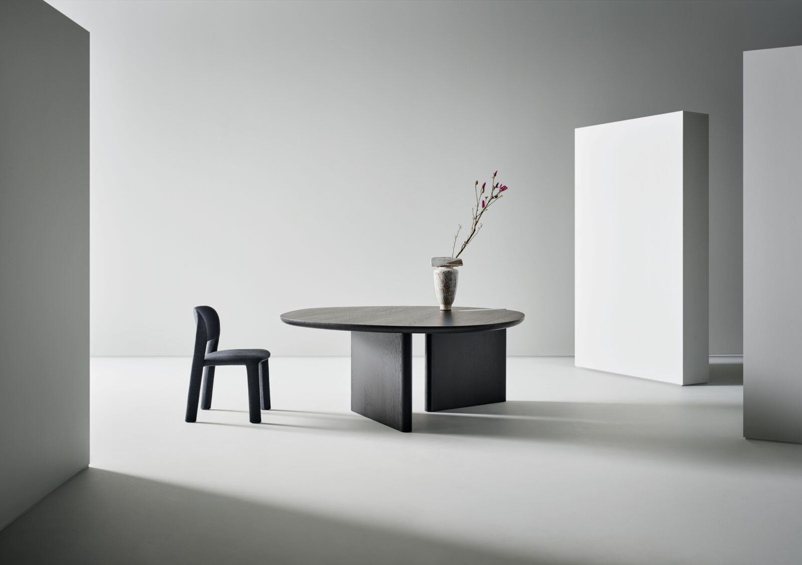 Bonaldo Flatiron table round top