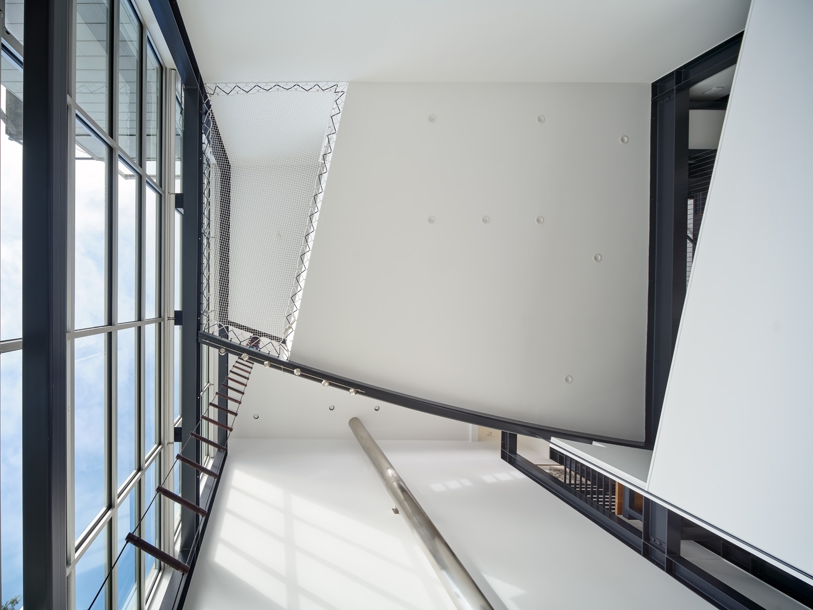 Buena Vista Suspended net floor