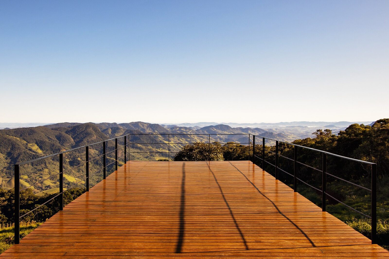 Cabin Fuga Mundi with architecture by Gil Barbieri Arquitetura and Silvia Acar Arquitetura, and interior design by RAWI Arquitetura