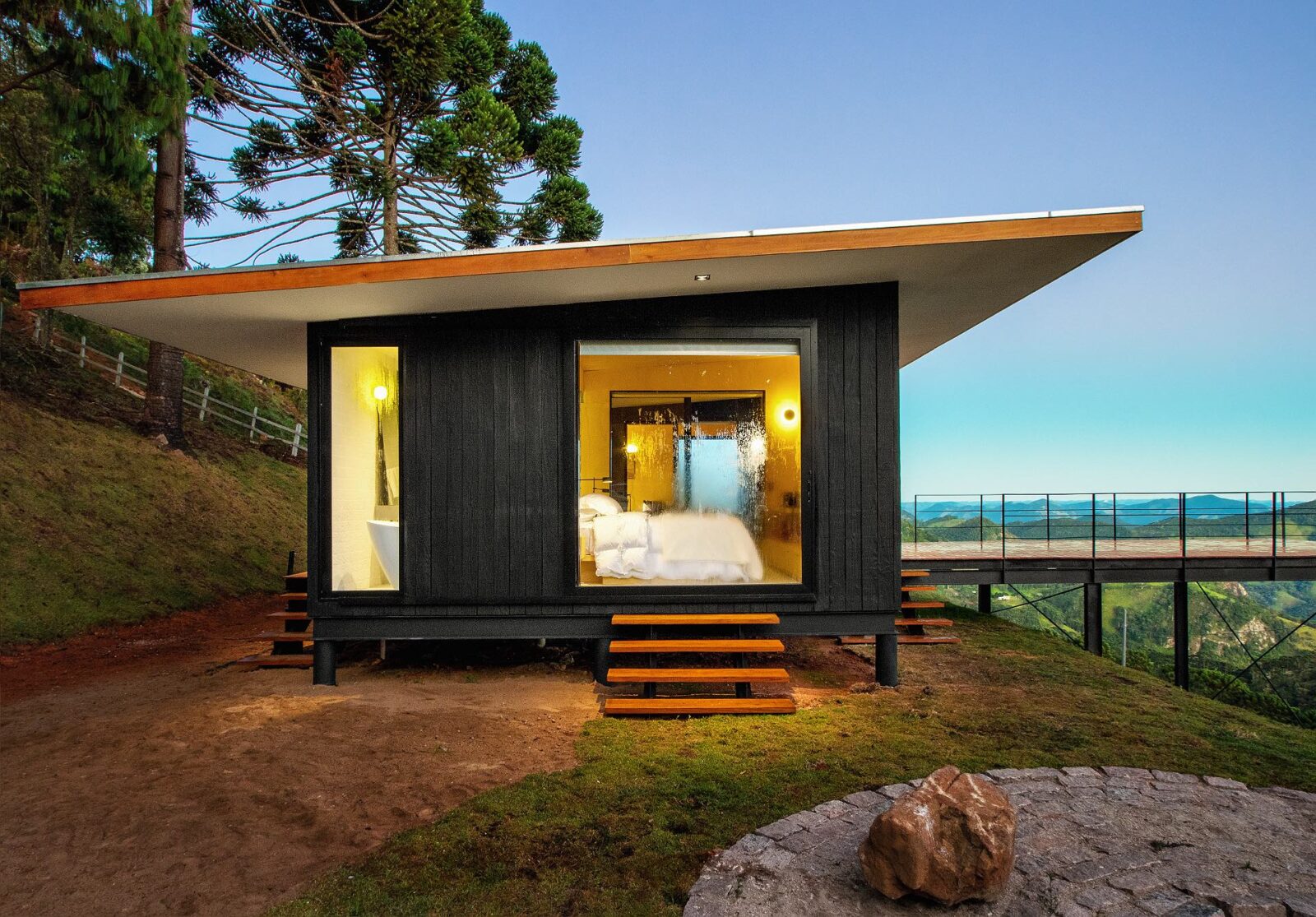 Cabin Fuga Mundi with architecture by Gil Barbieri Arquitetura and Silvia Acar Arquitetura, and interior design by RAWI Arquitetura